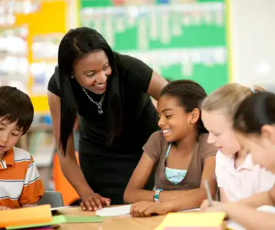 A volunteer teaching students.